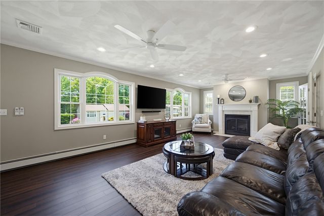 19 Oak Hill Drive, Johnston, RI 02919