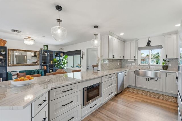 9571 SUN ISLE DRIVE NE, St Petersburg, FL 33702