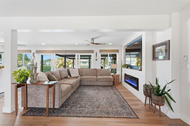 9571 SUN ISLE DRIVE NE, St Petersburg, FL 33702