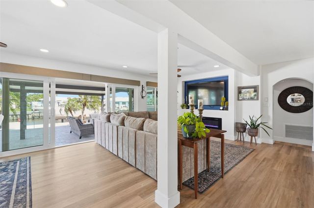 9571 SUN ISLE DRIVE NE, St Petersburg, FL 33702