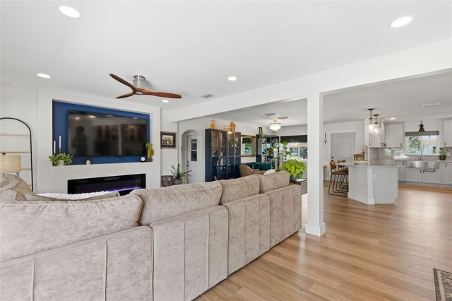 9571 SUN ISLE DRIVE NE, St Petersburg, FL 33702