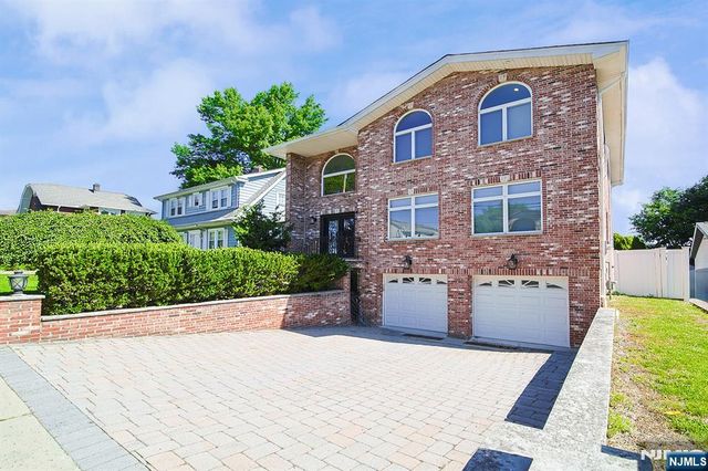 897 Virgil Avenue, Ridgefield, NJ 07657