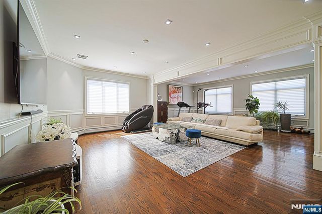 897 Virgil Avenue, Ridgefield, NJ 07657
