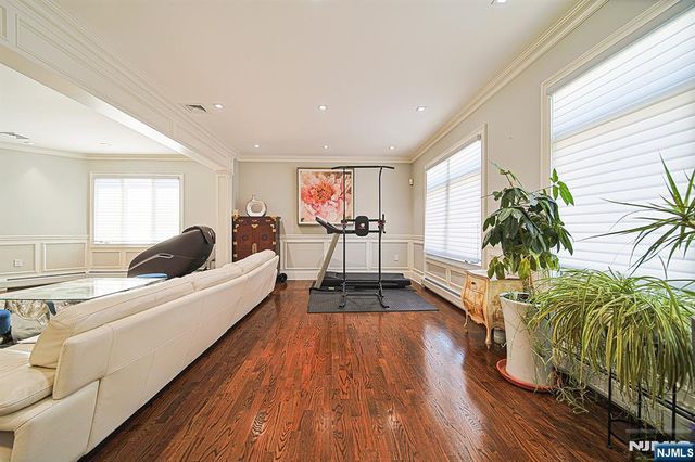 897 Virgil Avenue, Ridgefield, NJ 07657