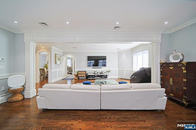 897 Virgil Avenue, Ridgefield, NJ 07657