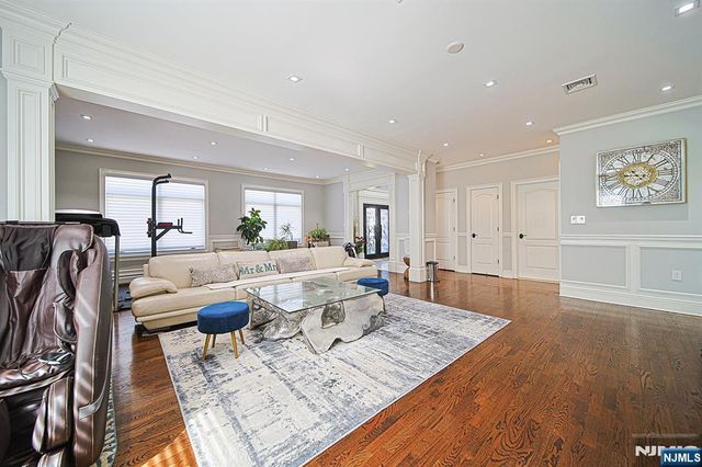 897 Virgil Avenue, Ridgefield, NJ 07657
