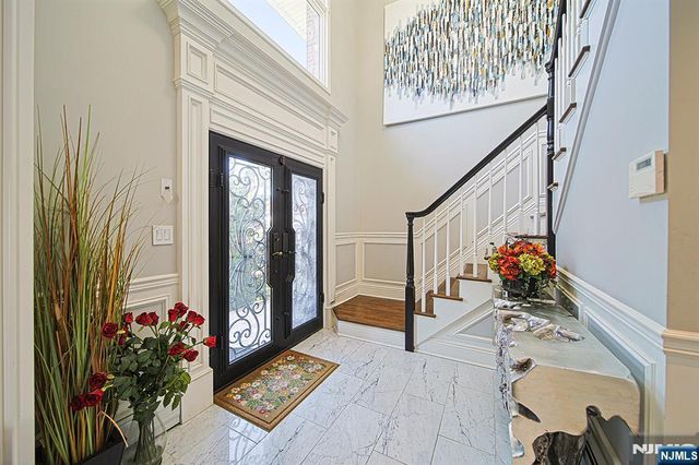 897 Virgil Avenue, Ridgefield, NJ 07657