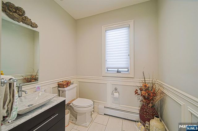 897 Virgil Avenue, Ridgefield, NJ 07657