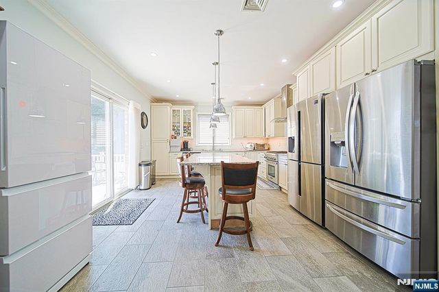 897 Virgil Avenue, Ridgefield, NJ 07657