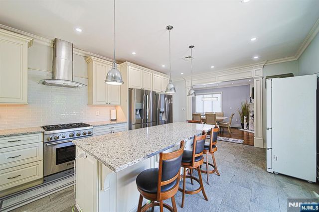 897 Virgil Avenue, Ridgefield, NJ 07657