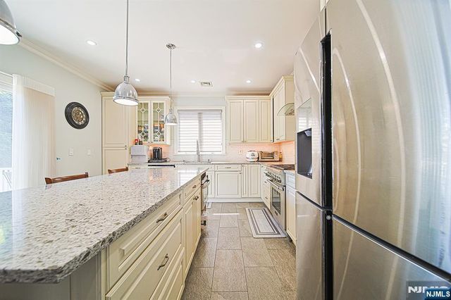 897 Virgil Avenue, Ridgefield, NJ 07657