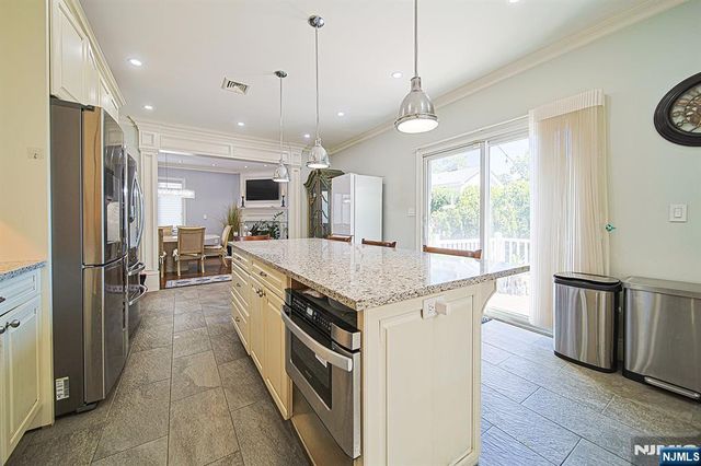 897 Virgil Avenue, Ridgefield, NJ 07657