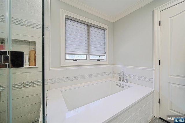 897 Virgil Avenue, Ridgefield, NJ 07657