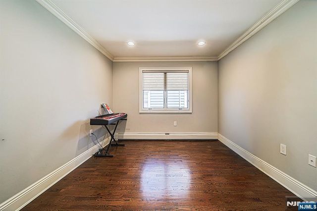 897 Virgil Avenue, Ridgefield, NJ 07657