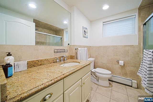 897 Virgil Avenue, Ridgefield, NJ 07657