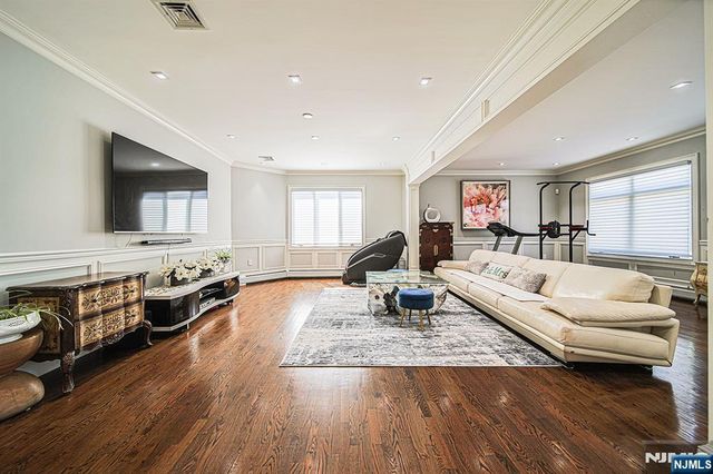 897 Virgil Avenue, Ridgefield, NJ 07657