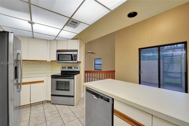 1043 SW 113th Ter, Pembroke Pines, FL 33025