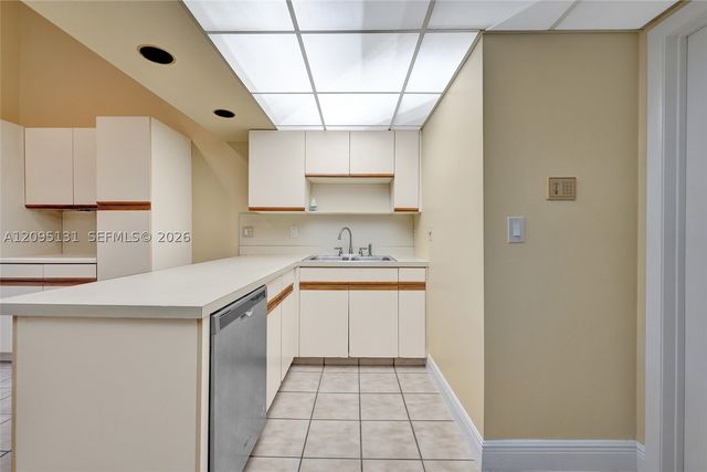 1043 SW 113th Ter, Pembroke Pines, FL 33025
