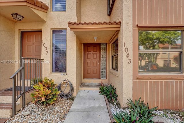 1043 SW 113th Ter, Pembroke Pines, FL 33025