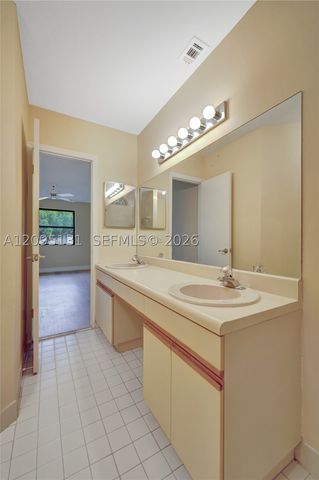 1043 SW 113th Ter, Pembroke Pines, FL 33025