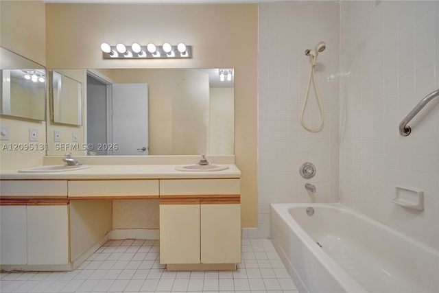 1043 SW 113th Ter, Pembroke Pines, FL 33025