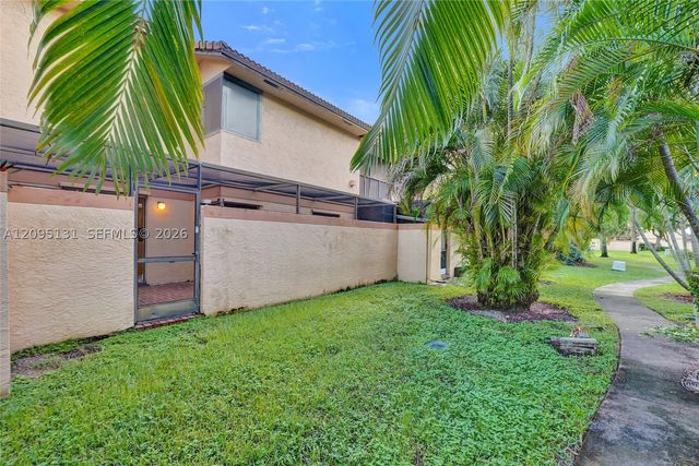 1043 SW 113th Ter, Pembroke Pines, FL 33025