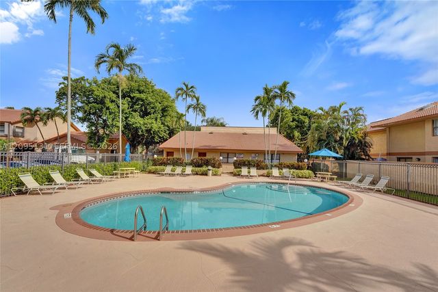 1043 SW 113th Ter, Pembroke Pines, FL 33025