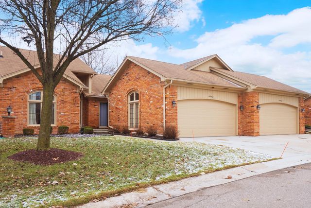 41058 W Rosewood Drive 64, Clinton Township, MI 48038