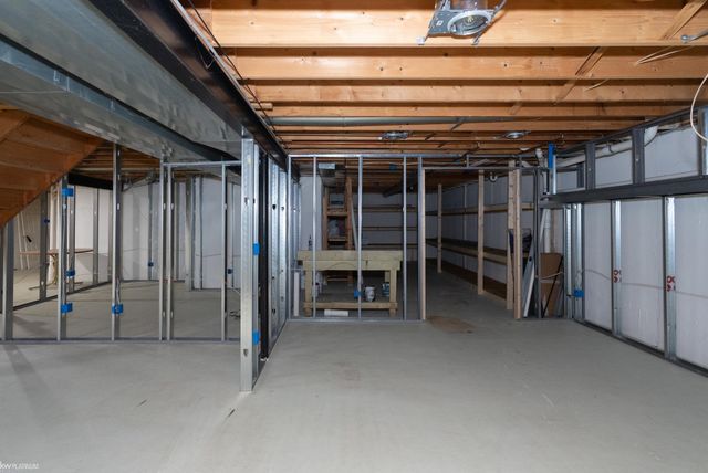 41058 W Rosewood Drive 64, Clinton Township, MI 48038