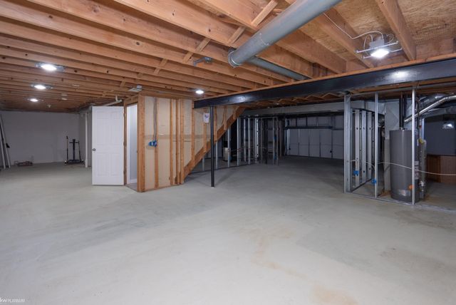 41058 W Rosewood Drive 64, Clinton Township, MI 48038