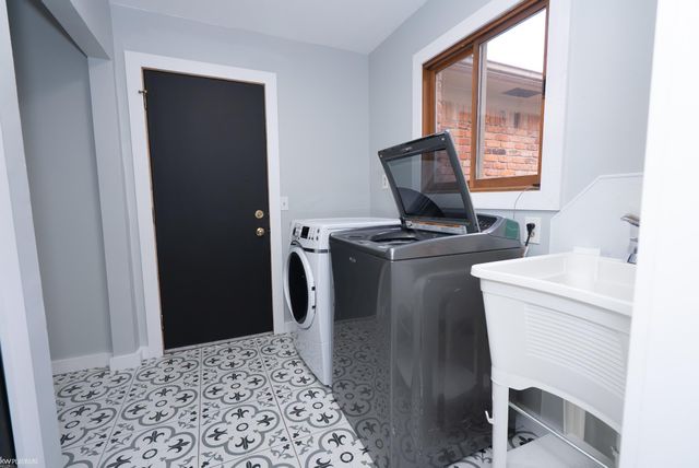 41058 W Rosewood Drive 64, Clinton Township, MI 48038