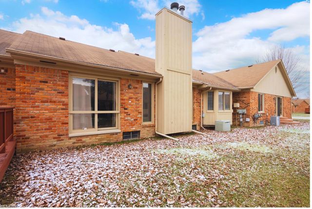 41058 W Rosewood Drive 64, Clinton Township, MI 48038