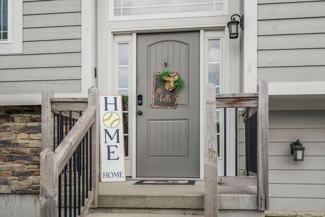 915 W 7th Avenue, Kearney, MO 64060