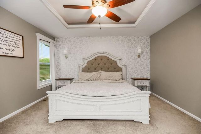 915 W 7th Avenue, Kearney, MO 64060