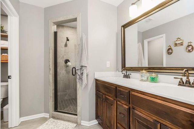 915 W 7th Avenue, Kearney, MO 64060