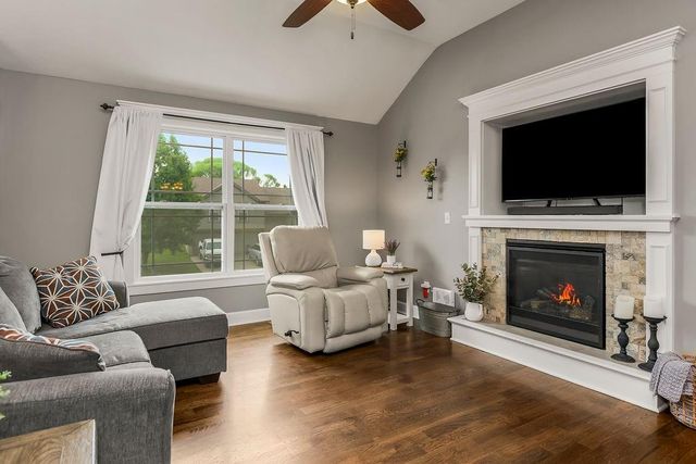 915 W 7th Avenue, Kearney, MO 64060