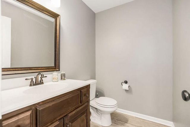 915 W 7th Avenue, Kearney, MO 64060