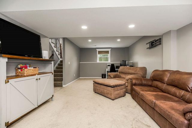 915 W 7th Avenue, Kearney, MO 64060