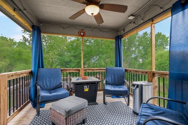 915 W 7th Avenue, Kearney, MO 64060