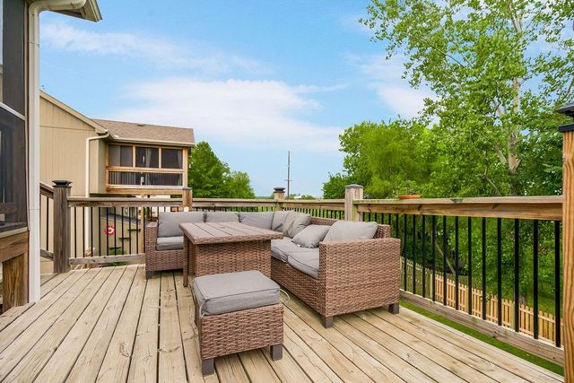 915 W 7th Avenue, Kearney, MO 64060