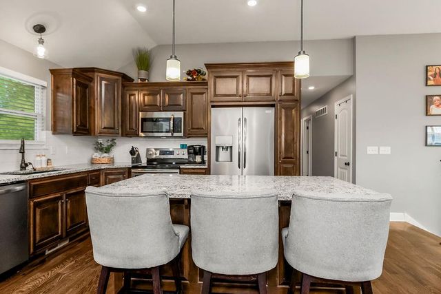 915 W 7th Avenue, Kearney, MO 64060