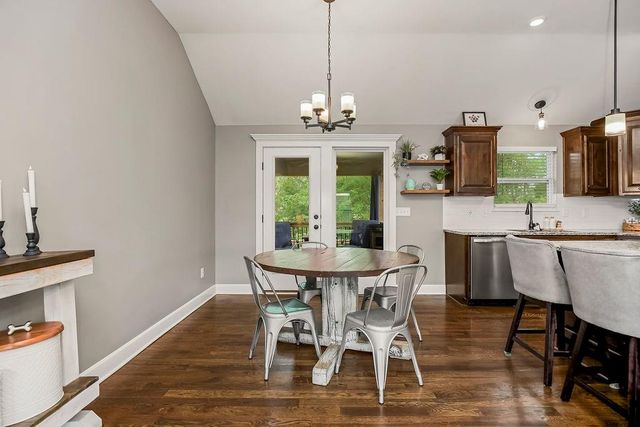 915 W 7th Avenue, Kearney, MO 64060
