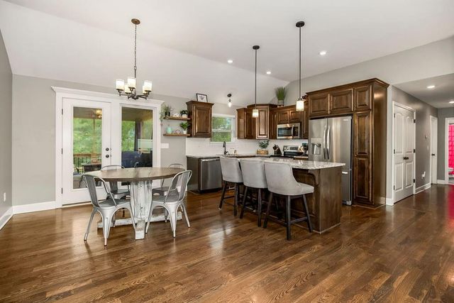 915 W 7th Avenue, Kearney, MO 64060