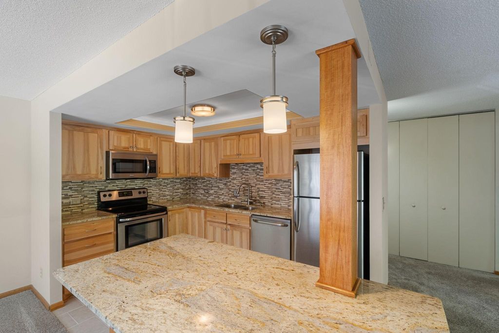 2885 Knox Avenue S 208, Minneapolis, MN 55408 — exterior