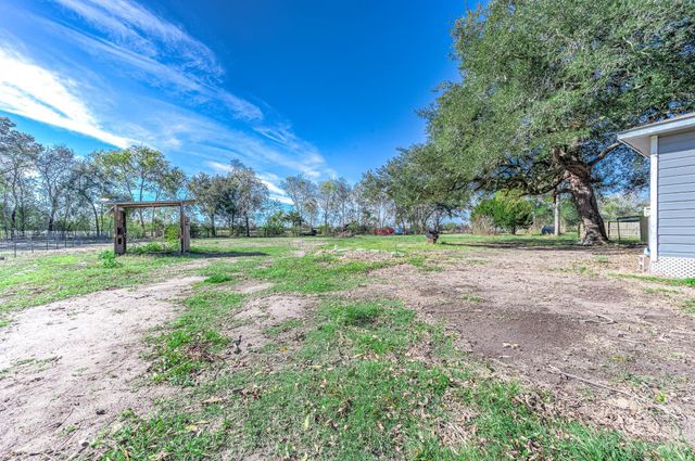 2227 County Road 737, Alvin, TX 77511