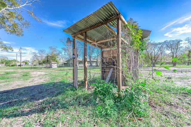 2227 County Road 737, Alvin, TX 77511