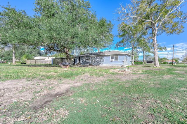 2227 County Road 737, Alvin, TX 77511