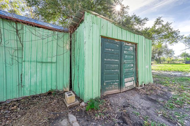 2227 County Road 737, Alvin, TX 77511