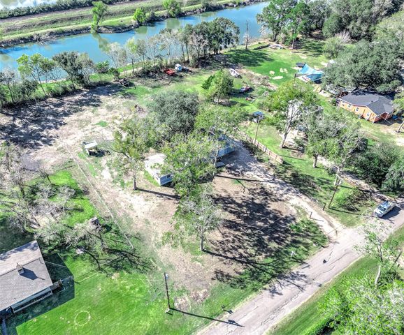 2227 County Road 737, Alvin, TX 77511