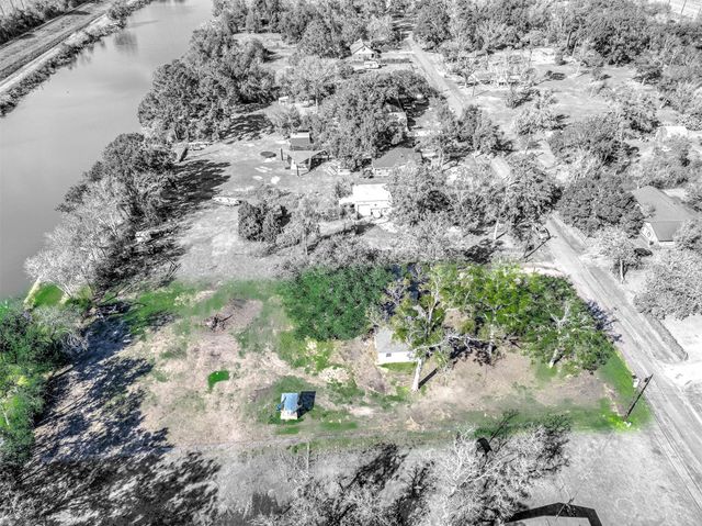 2227 County Road 737, Alvin, TX 77511